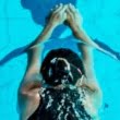 „Lucrurile se mișcă atunci când faci valuri” Designerul Irina Marinescu înoată pentru copiii cu autism la Swimathon