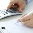 Cu 718 euro pe lună, angajații din banking sunt pe penultimul loc din regiune, atunci când vine vorba de salarii