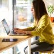 Companiile continuă să caute oameni – angajatorii din retail, financiar, sănătate și digital, cei mai activi în luna martie