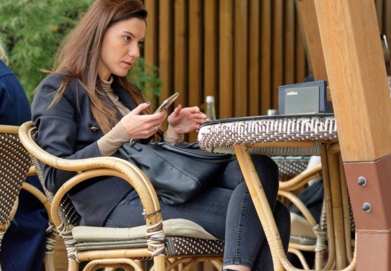telefon mobil cu butoane